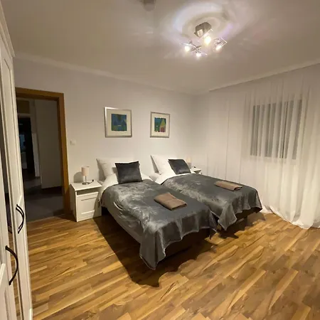 Bequeme Fuer Handwerker Und Teams Apartment